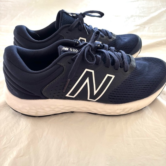 New Balance Other - New Balance 520 v7 road running sneakers navy blue white  SZ 8 NWOT